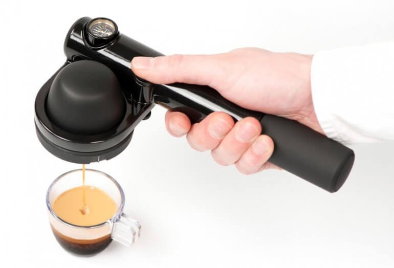 Using the Handpresso espresso maker